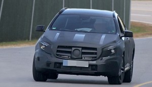 Spyshots: Очакваме компактния Mercedes GLA догодина